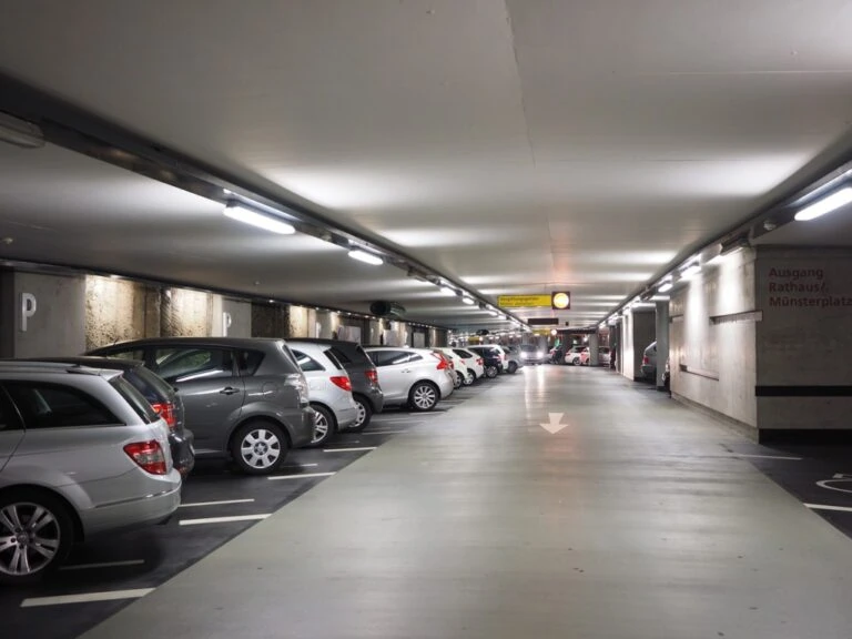 place de parking (intérieur service navette)